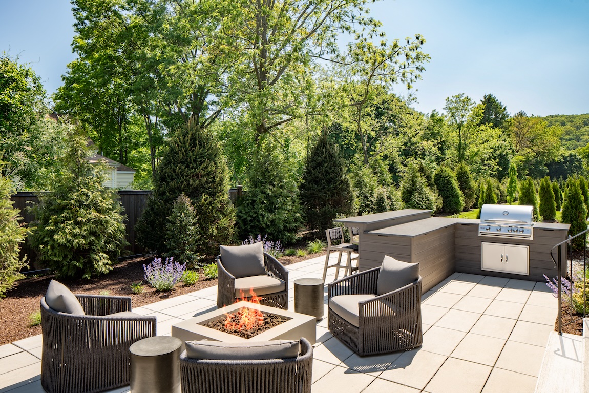 Modern outdoor dining in a secluded setting